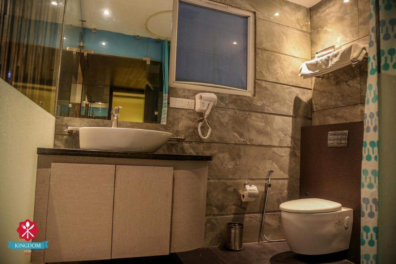 Kingdom Hotel Moga Экстерьер фото