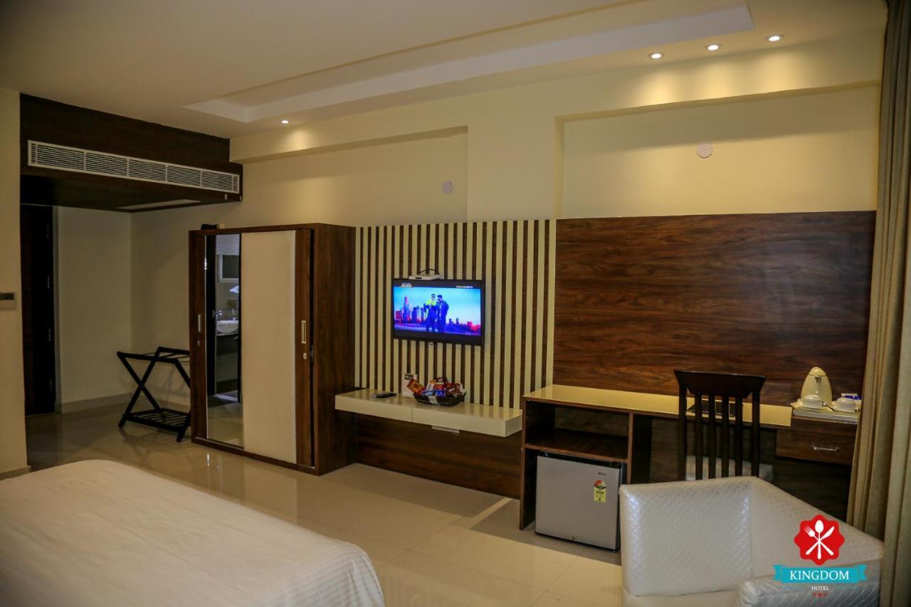 Kingdom Hotel Moga Экстерьер фото