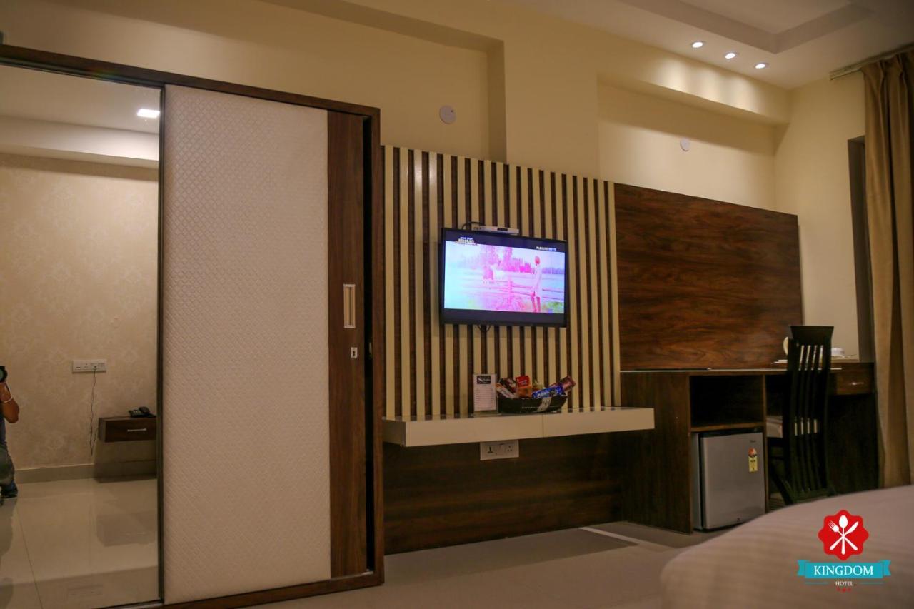 Kingdom Hotel Moga Экстерьер фото