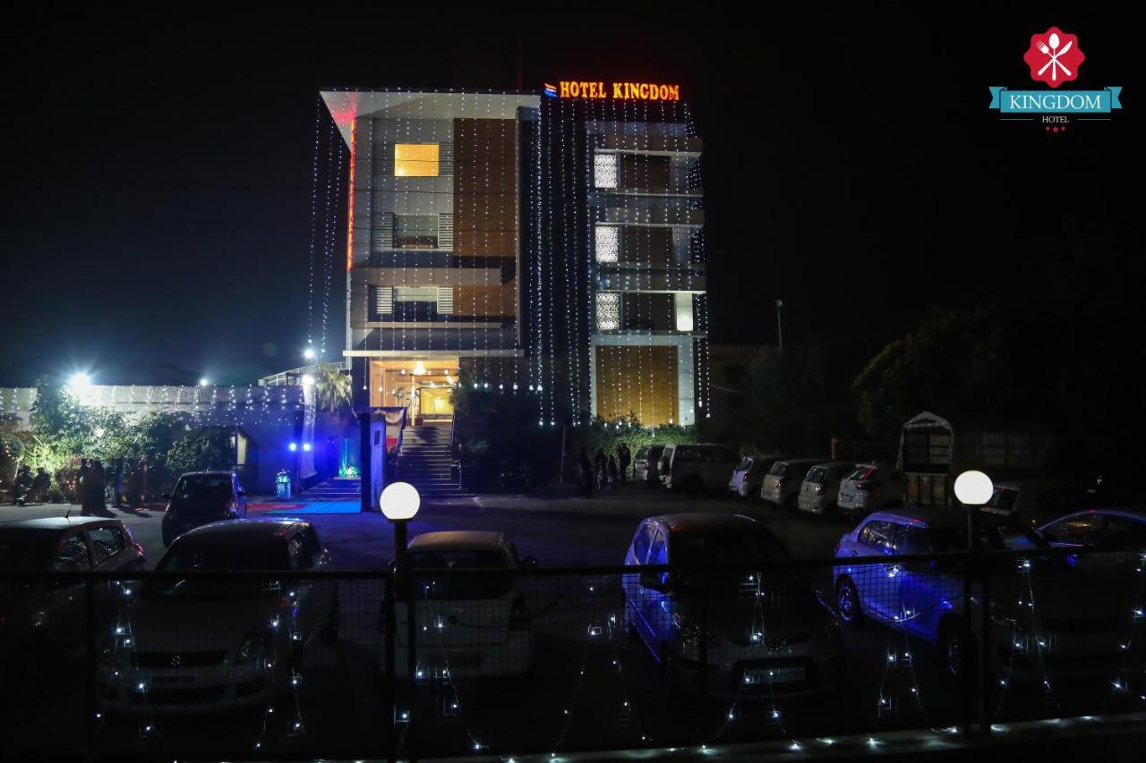 Kingdom Hotel Moga Экстерьер фото