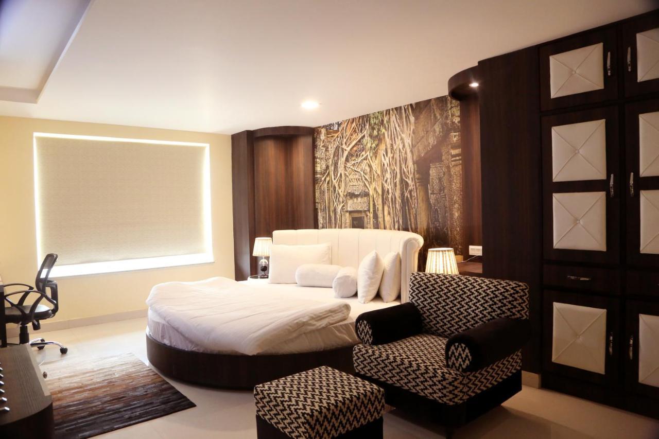 Kingdom Hotel Moga Экстерьер фото